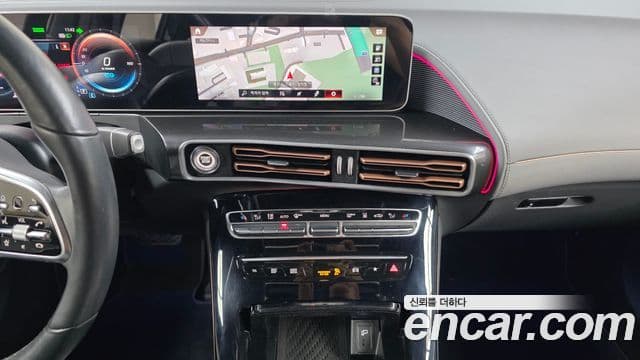 Mercedes-Benz EQC 2020 — ფოტო 16/31