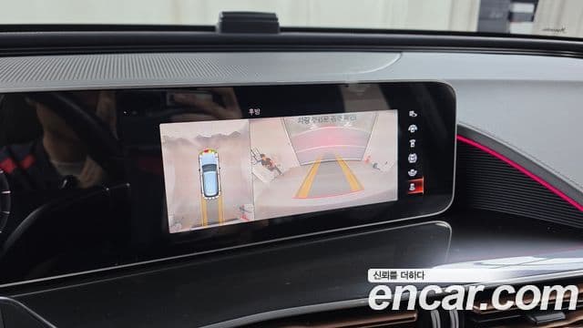 Mercedes-Benz EQC 2020 — ფოტო 28/31