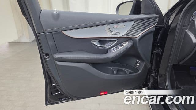 Mercedes-Benz EQC 2020 — ფოტო 31/31