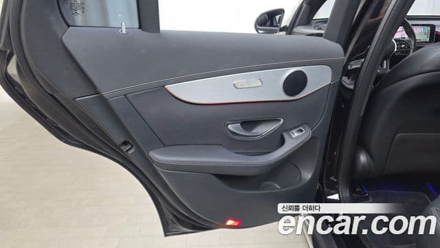 Mercedes-Benz EQC 2020 — ფოტო 23/31