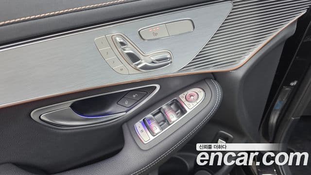 Mercedes-Benz EQC 2020 — ფოტო 11/31