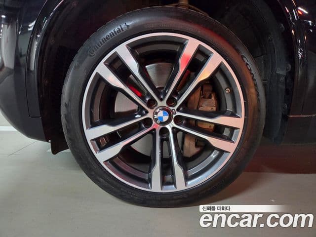 BMW X5 2018 — Photo 34/34