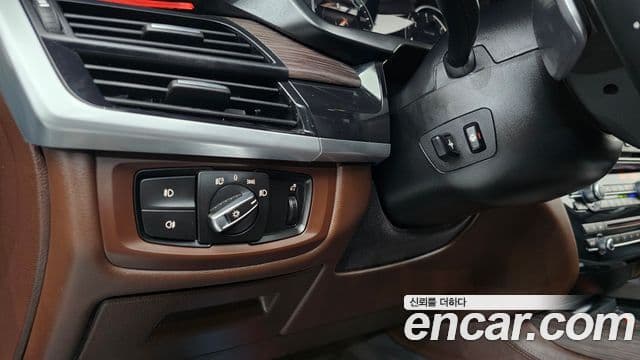 BMW X5 2018 — Photo 28/34