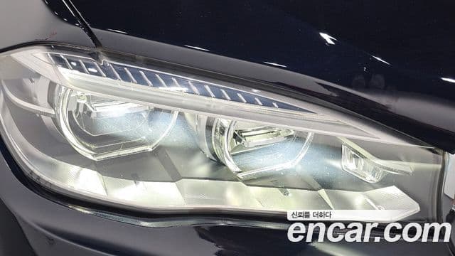 BMW X5 2018 — Photo 31/34