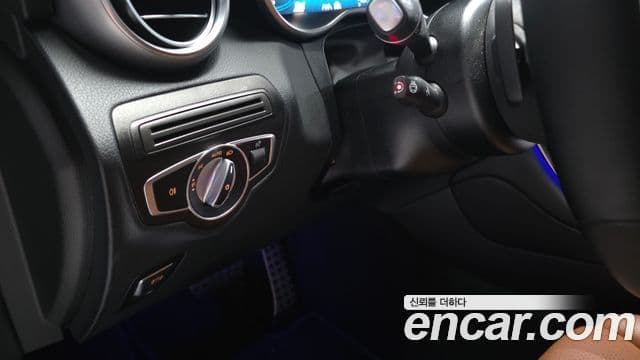 Mercedes-Benz GLC-Class 2021 — Photo 12/32