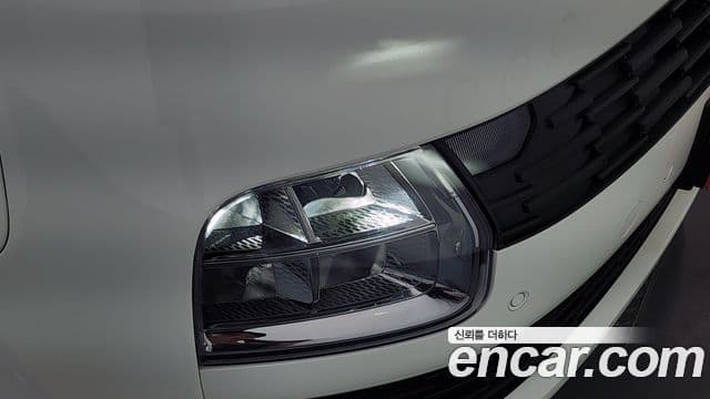 Hyundai Staria 2026 — Photo 2/33