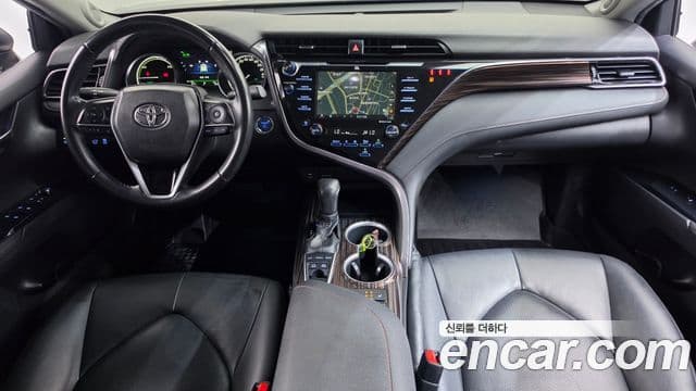 Toyota Camry 2018 — ფოტო 3/20