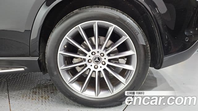 Mercedes-Benz GLE-Class 2025 — Photo 2/37