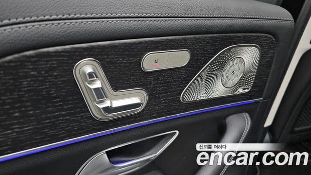 Mercedes-Benz GLE-Class 2025 — Photo 10/37