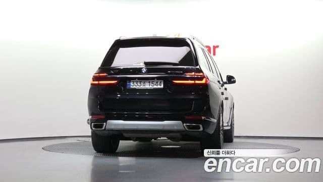 BMW X7 2023 — Photo 15/32