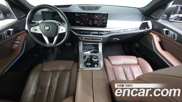BMW X7 2023 — Photo 28/32
