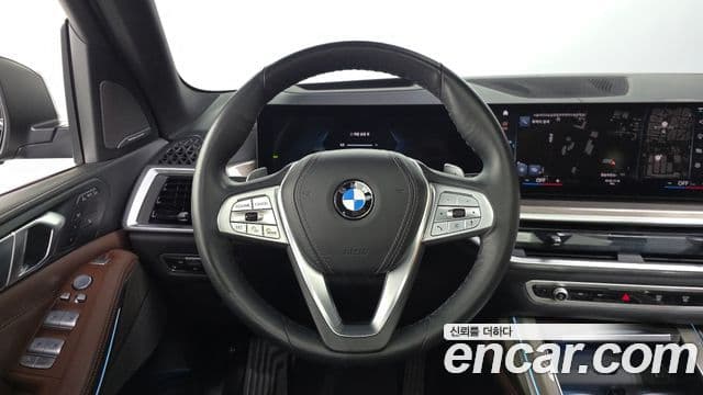 BMW X7 2023 — Photo 3/32