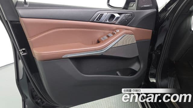 BMW X7 2023 — Photo 2/32