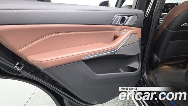 BMW X7 2023 — Photo 6/32