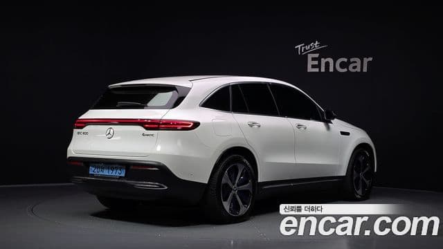 Mercedes-Benz EQC 2020 — ფოტო 29/34