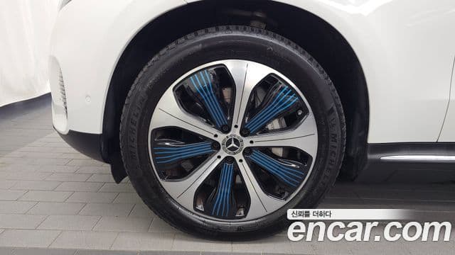 Mercedes-Benz EQC 2020 — ფოტო 3/34