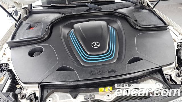 Mercedes-Benz EQC 2020 — ფოტო 13/34