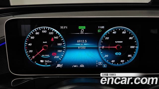 Mercedes-Benz EQC 2020 — ფოტო 28/34