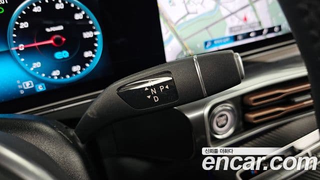 Mercedes-Benz EQC 2020 — ფოტო 9/34