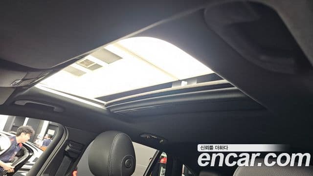 Mercedes-Benz EQC 2020 — ფოტო 18/34