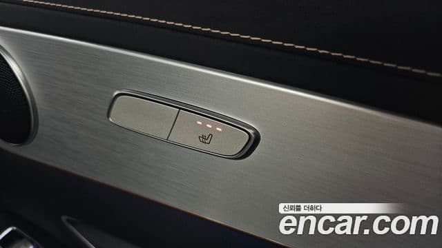 Mercedes-Benz EQC 2020 — ფოტო 26/34