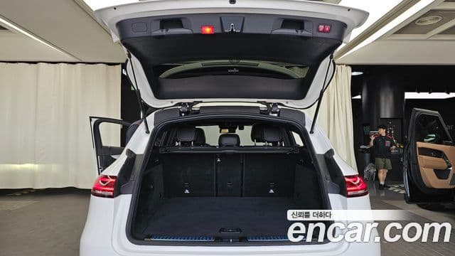 Mercedes-Benz EQC 2020 — ფოტო 33/34