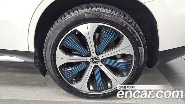 Mercedes-Benz EQC 2020 — ფოტო 11/34