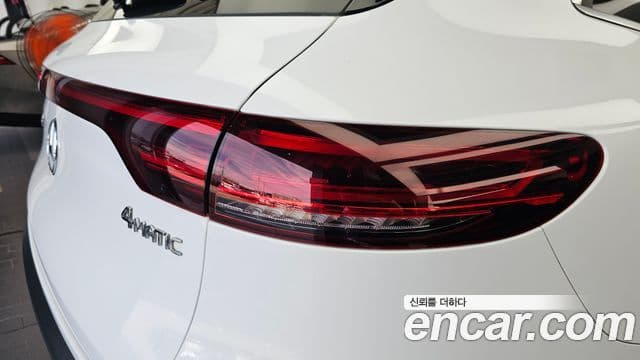 Mercedes-Benz EQC 2020 — ფოტო 19/34