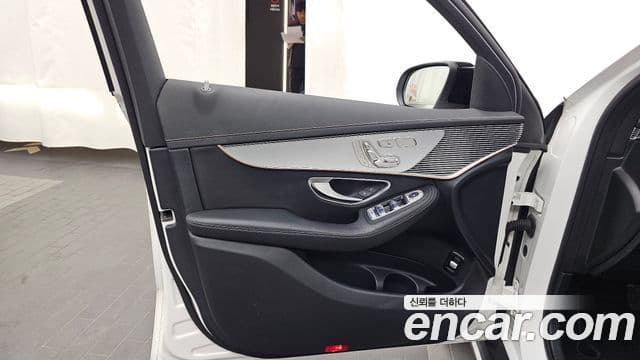 Mercedes-Benz EQC 2020 — ფოტო 23/34