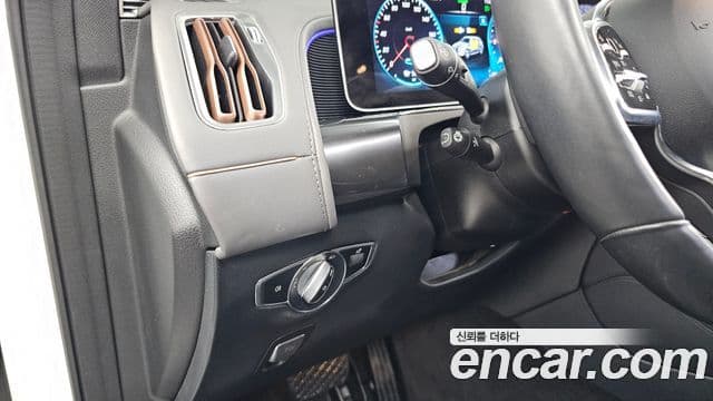 Mercedes-Benz EQC 2020 — ფოტო 8/34