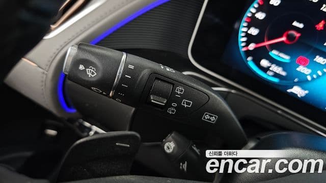 Mercedes-Benz EQC 2020 — ფოტო 14/34