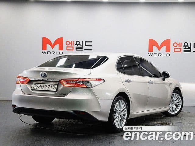 Toyota Camry 2018 — Photo 9/20