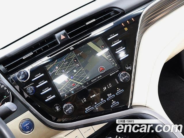 Toyota Camry 2018 — Photo 12/20