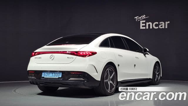 Mercedes-Benz EQE 2023 — ფოტო 14/34