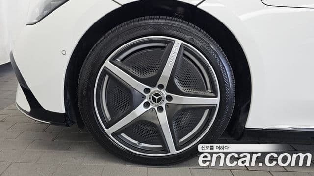 Mercedes-Benz EQE 2023 — ფოტო 18/34