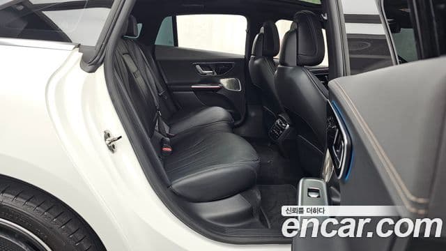 Mercedes-Benz EQE 2023 — ფოტო 6/34