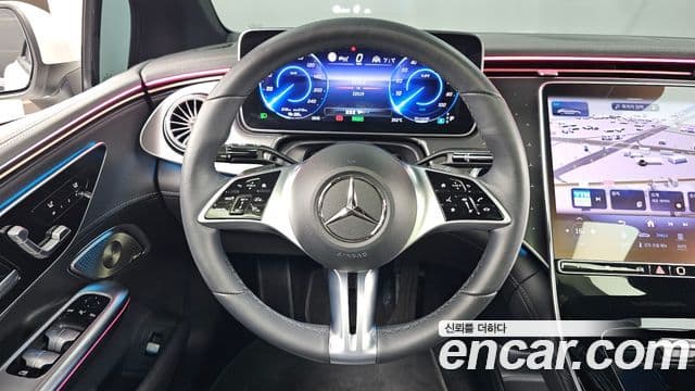 Mercedes-Benz EQE 2023 — ფოტო 23/34