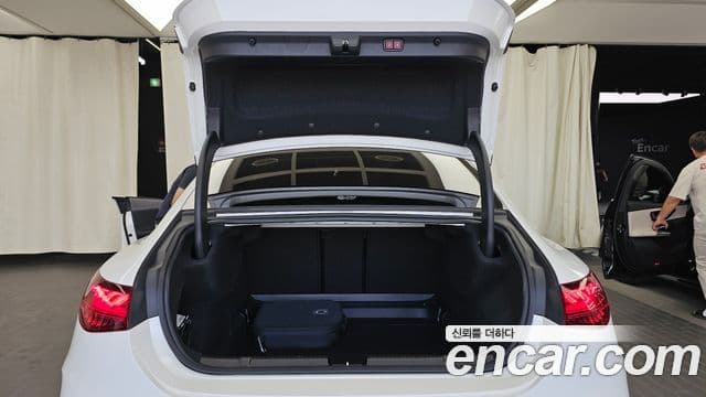 Mercedes-Benz EQE 2023 — ფოტო 8/34