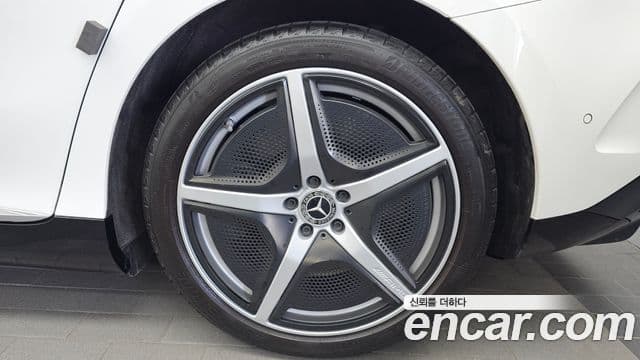 Mercedes-Benz EQE 2023 — ფოტო 15/34