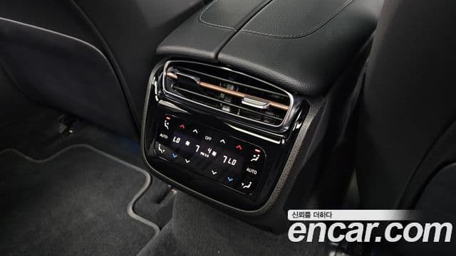 Mercedes-Benz EQE 2023 — ფოტო 33/34