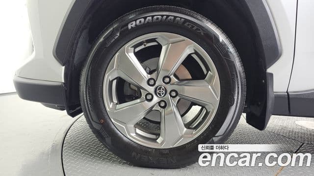 Toyota RAV4 2019 — Şəkil 17/20
