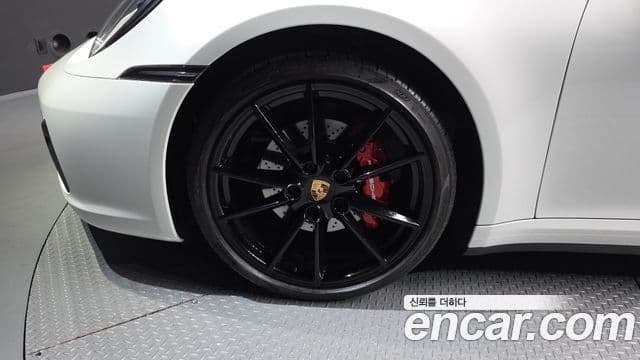 Porsche 911 2022 — Photo 18/20