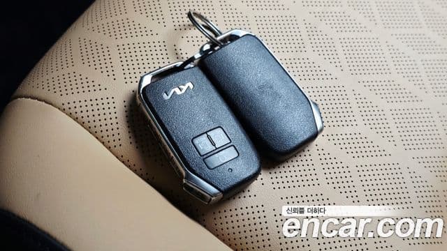Kia Carnival 2023 — Фото 16/20