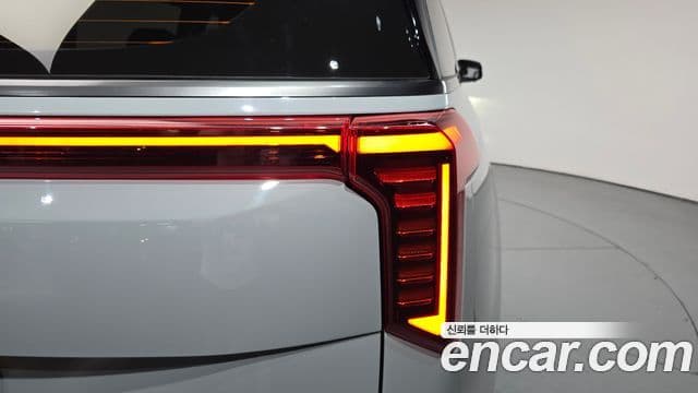 Kia Carnival 2024 — ფოტო 8/38