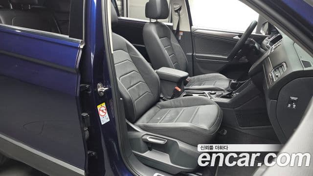 Volkswagen Tiguan Allspace 2023 — Фото 12/20