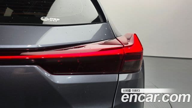 Lexus UX250h 2019 — Şəkil 19/36