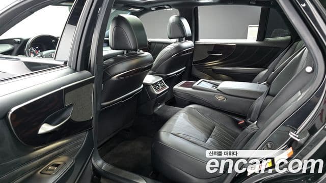 Lexus LS500 2019 — Photo 5/20