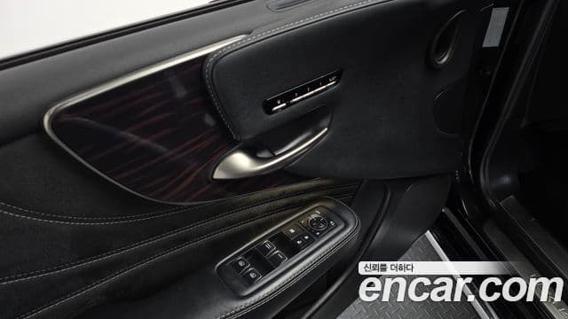 Lexus LS500 2019 — Photo 14/20