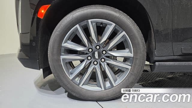 Cadillac Escalade 2023 — ფოტო 17/20