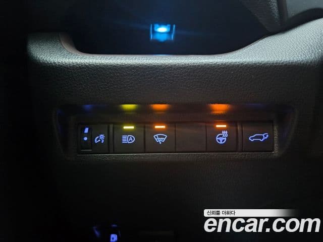 Toyota RAV4 2021 — Photo 2/18